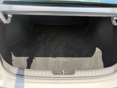 Used 2024 Hyundai Elantra SE FWD image 18