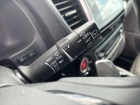 Used 2017 Honda Pilot Touring image 14