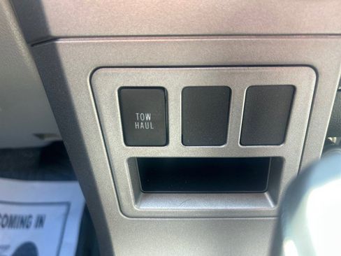 Used 2010 Toyota Tundra 4x4 Double Cab image 18