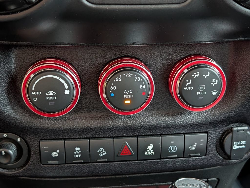 Used 2017 Jeep Wrangler Unlimited Rubicon AWD/4WD image 22