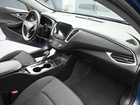 Used 2025 Chevrolet Malibu LS image 5