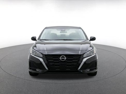 Used 2025 Nissan Altima 2.5 SV FWD image 2