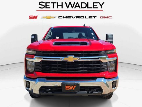Used 2024 Chevrolet Silverado 2500 LT AWD/4WD image 2