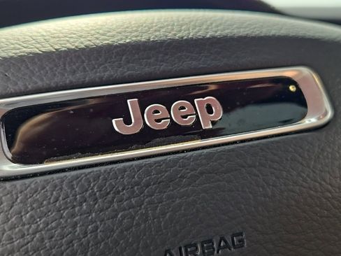 Certified 2025 Jeep Grand Cherokee Altitude image 30