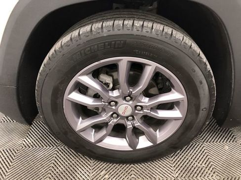 Used 2023 GMC Terrain SLT w/ Infotainment Package II image 30