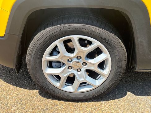 Used 2018 Jeep Renegade Latitude w/ Popular Equipment Group FWD image 26