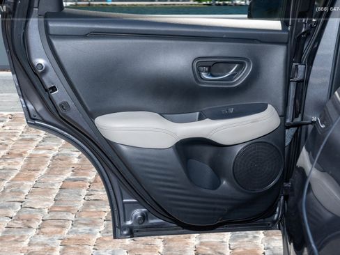 Used 2023 Honda HR-V LX image 11