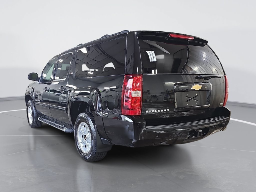 Used 2010 Chevrolet Suburban LT w/ Luxury Package AWD/4WD image 6