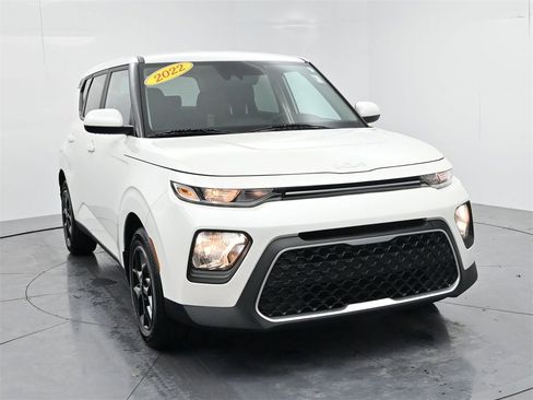 Certified 2022 Kia Soul LX w/ Technology Package image 2