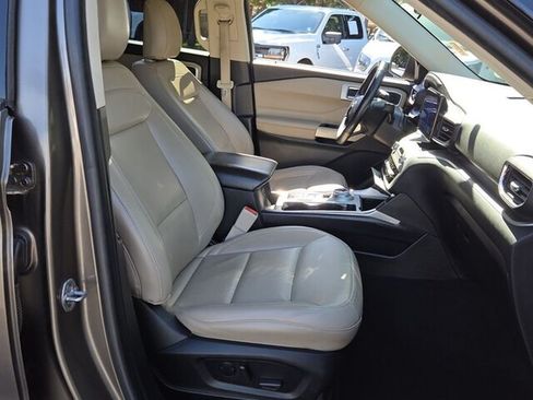 Used 2021 Ford Explorer XLT w/ Equipment Group 202A RWD image 18