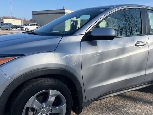 Used 2021 Honda HR-V LX image 3