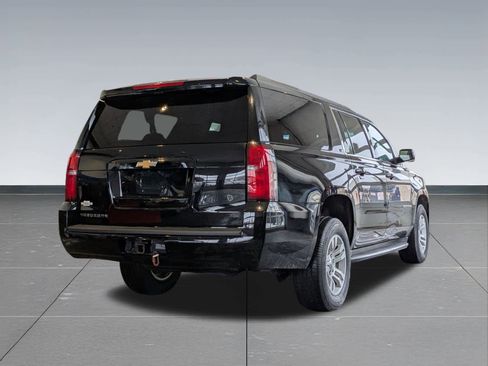 Used 2018 Chevrolet Suburban LT image 6
