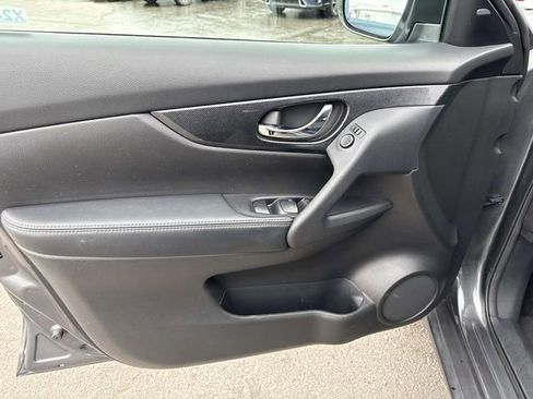 Used 2015 Nissan Rogue SL w/ SL Premium Package image 11