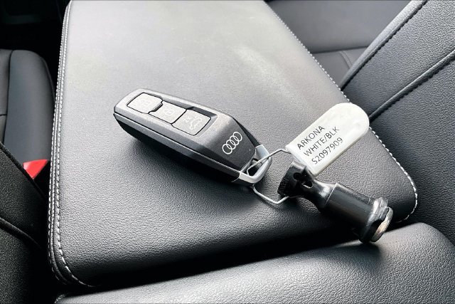Used 2025 Audi Q5 Premium w/ Convenience Package AWD/4WD image 35
