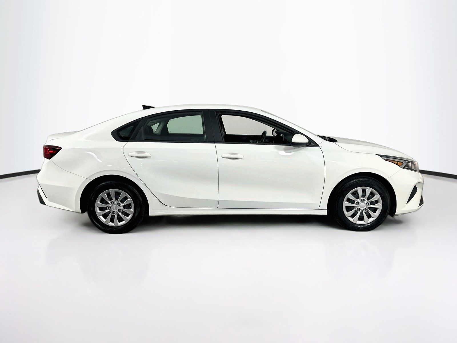 Used 2024 Kia Forte LX FWD image 4