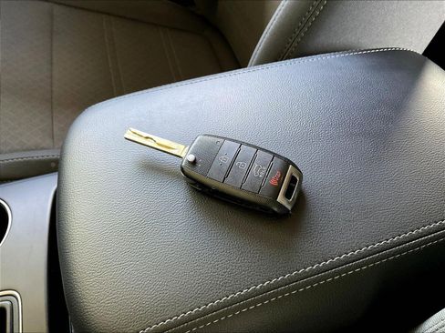 Used 2020 Kia Sorento LX FWD image 34