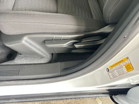 Used 2025 Chevrolet Equinox LT image 23