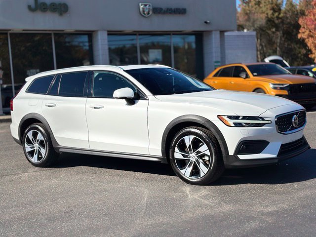 Used 2024 Volvo V60 B5 Cross Country Plus AWD/4WD image 7
