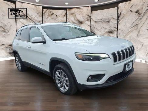 Used 2019 Jeep Cherokee Latitude Plus w/ Cold Weather Group AWD/4WD image 3