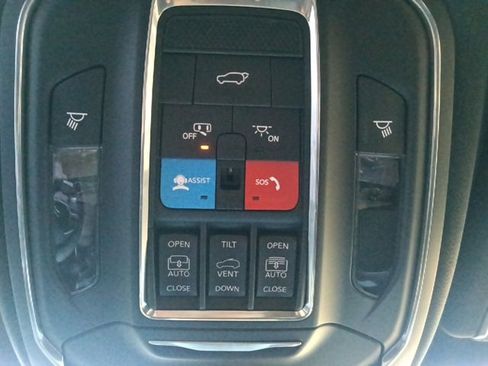 Used 2022 Jeep Wagoneer Series III w/ Premium Group I image 25