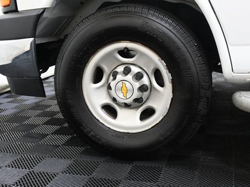 Used 2023 Chevrolet Express 2500 w/ Driver Convenience Package image 26