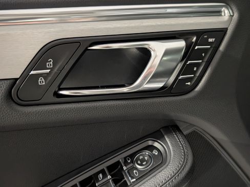 Certified 2026 Porsche Macan AWD/4WD image 21