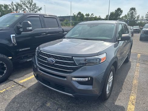 Used 2022 Ford Explorer XLT w/ Equipment Group 202A AWD/4WD image 2