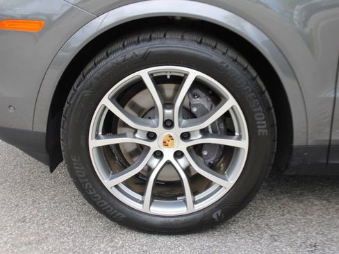 Used 2025 Porsche Cayenne image 13