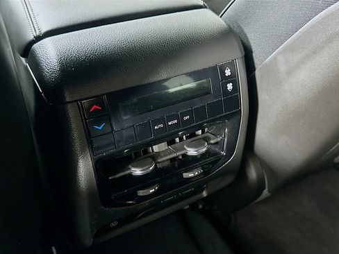 Used 2023 Jeep Grand Cherokee L Laredo RWD image 30