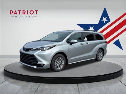 New 2025 Toyota Sienna XLE