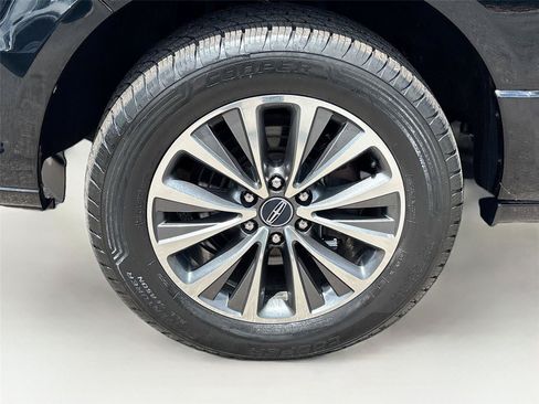 Used 2016 Lincoln Navigator L Select RWD image 33