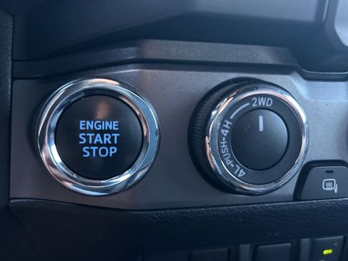 Used 2019 Toyota Tacoma TRD Off-Road image 39