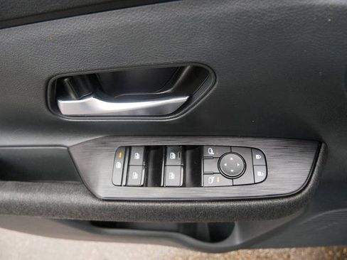 Certified 2025 Nissan Kicks SV AWD/4WD image 16