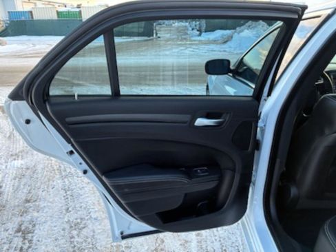 Used 2013 Chrysler 300 S image 40