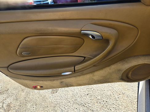 Used 2001 Porsche 911 Carrera 4 image 9