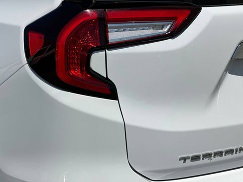 Used 2024 GMC Terrain SLE FWD image 37