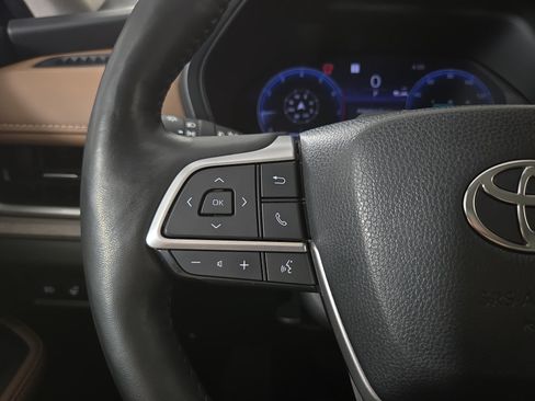 Used 2024 Toyota Grand Highlander AWD image 16