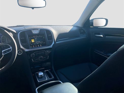 Used 2023 Chrysler 300 Touring w/ Safetytec Plus Group image 22