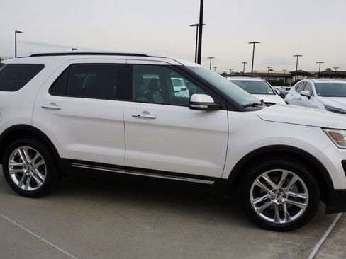 Used 2017 Ford Explorer Limited image 4