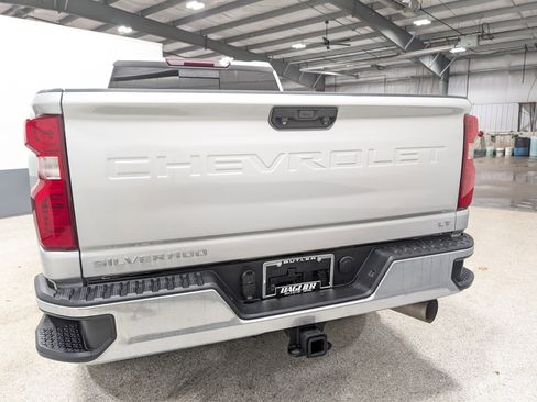 Used 2020 Chevrolet Silverado 2500 LT w/ Convenience Package image 4