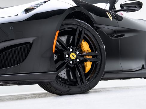 Used 2019 Ferrari Portofino image 23