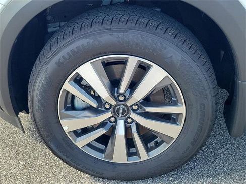 Certified 2025 Nissan Pathfinder SL image 12