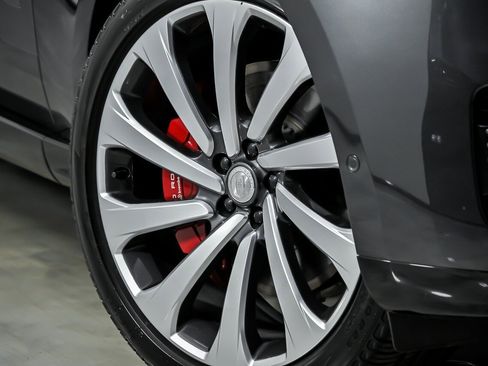 Used 2024 Land Rover Range Rover SV image 4