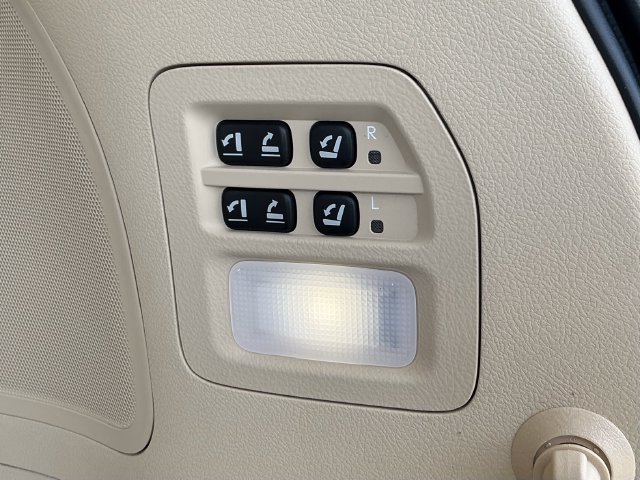 Used 2016 Lexus LX 570 4WD w/ Luxury Package image 34