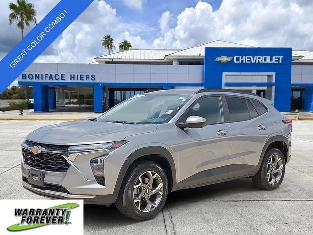 Used 2025 Chevrolet Trax LT w/ LT Convenience Package FWD image 2
