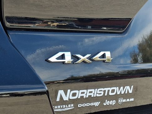Used 2023 Jeep Grand Cherokee Limited w/ Luxury Tech Group II AWD/4WD image 31