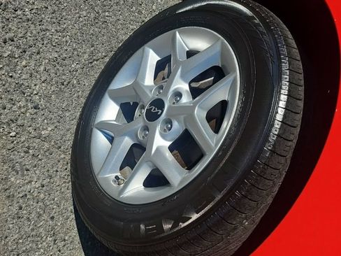 Used 2023 Kia Soul LX w/ LX Technology Package FWD image 18