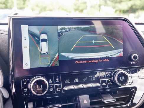 Used 2024 Toyota Highlander Limited image 31