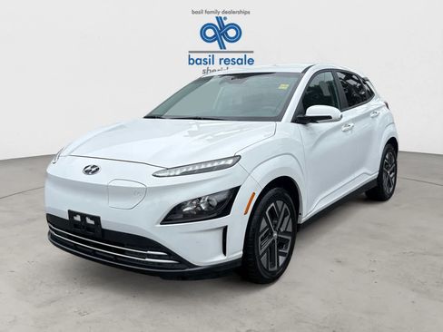 Used 2023 Hyundai Kona SE FWD image 2
