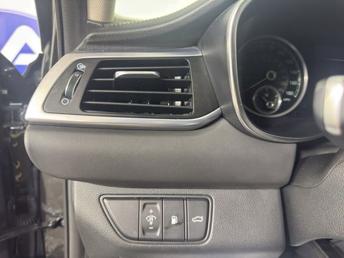 Used 2023 Genesis G70 2.0T RWD image 17
